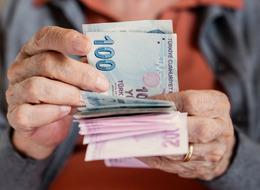 Emekli için 'seyyanen zam' talebi! 'Kaçınılmaz' En düşük emekli maaşında asgari ücreti işaret etti