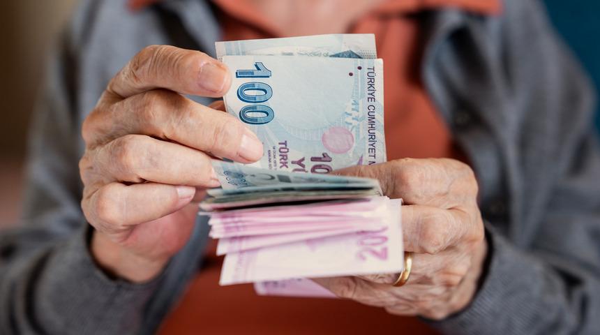 Emekli için 'seyyanen zam' talebi! 'Kaçınılmaz' En düşük emekli maaşında asgari ücreti işaret etti
