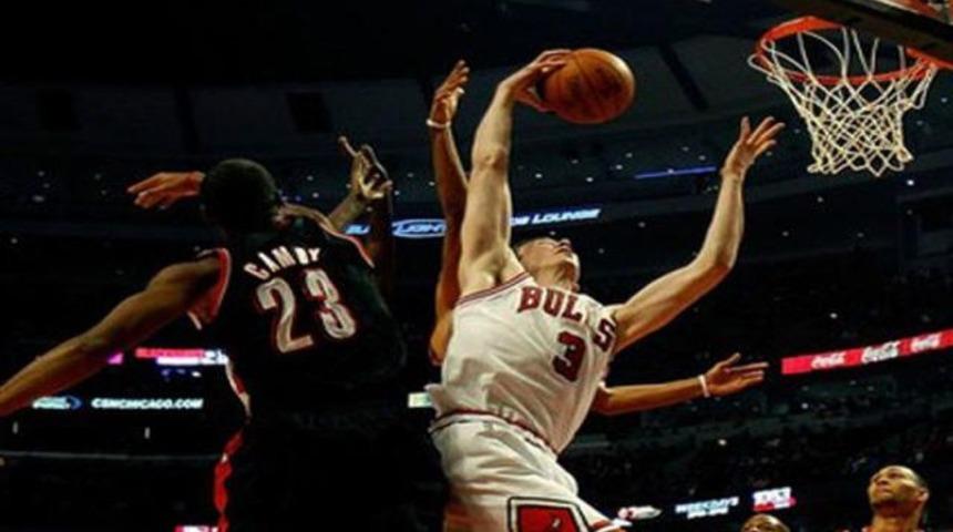 &Ouml;mer Aşık g&ouml;z doldurdu!