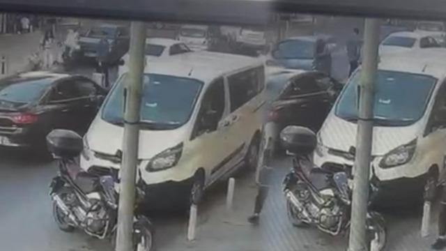 Fren yerine gaza bastı! Kağıthane'deki sürücü dehşet saçtı