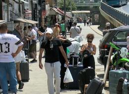 Otobüslerle ülkelerine dönüyorlar! Peş peşe yola çıktılar, ek seferler bile konuldu 'Bilet sıkıntısı var'