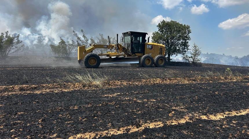 Edirne'de buğday tarlasında çıkan yangın söndürüldü