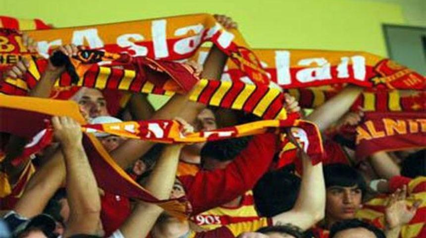 Galatasaray taraftarı &ccedil;ıldırdı!