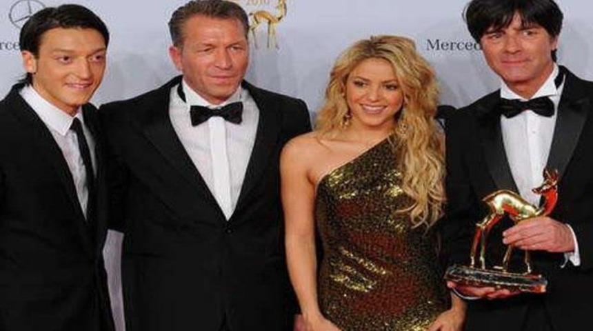 Mesut'a bir &ouml;d&uuml;l daha!