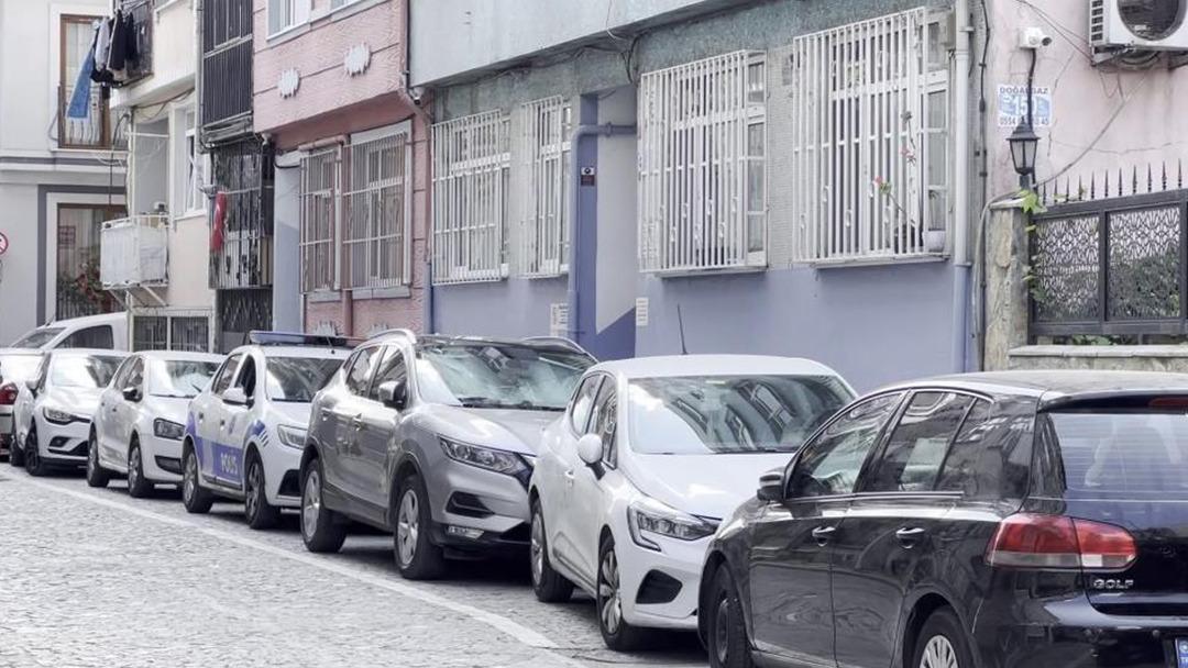 Fatih te kan donduran vahşet... Polis memuru, arkadaşını parçalara ayırıp intihar etti... Başı olmayan ceset yatağın altından çıktı 2