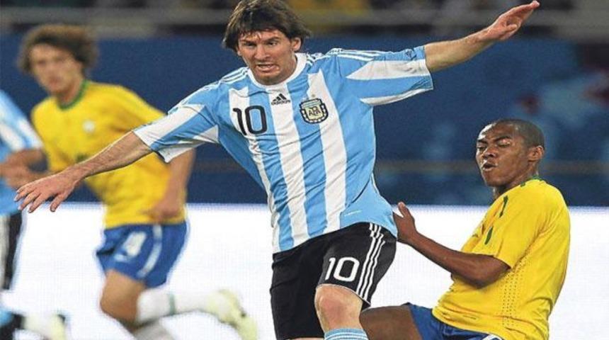 Messi istedi, Brezilya diz &ccedil;&ouml;kt&uuml;!