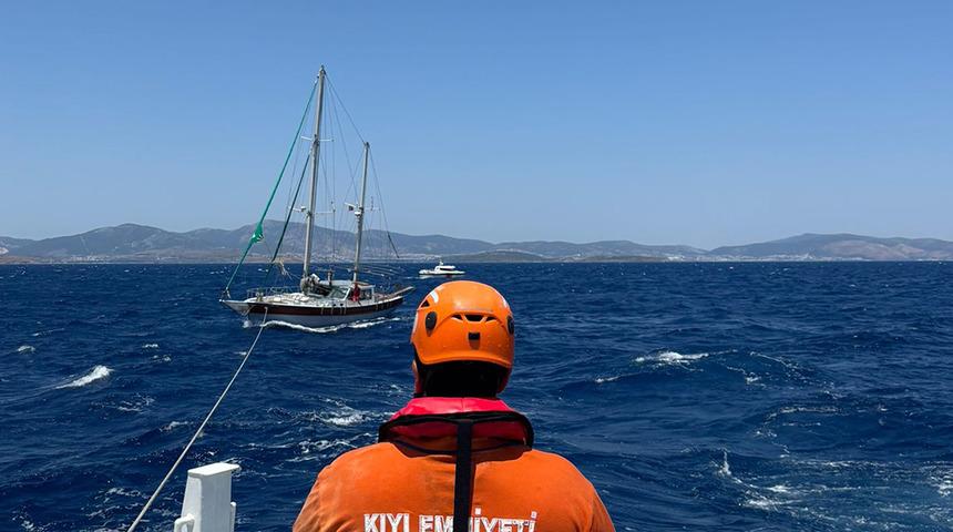 Bodrum’da sürüklenen tekne KIYEM ekiplerince kurtarıldı
