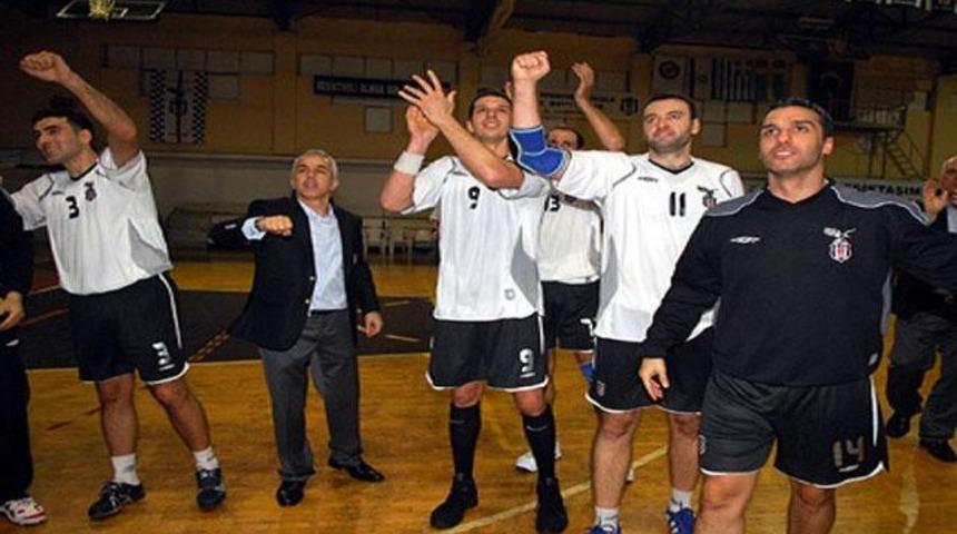 Kartal, Rus rakibe bileniyor!