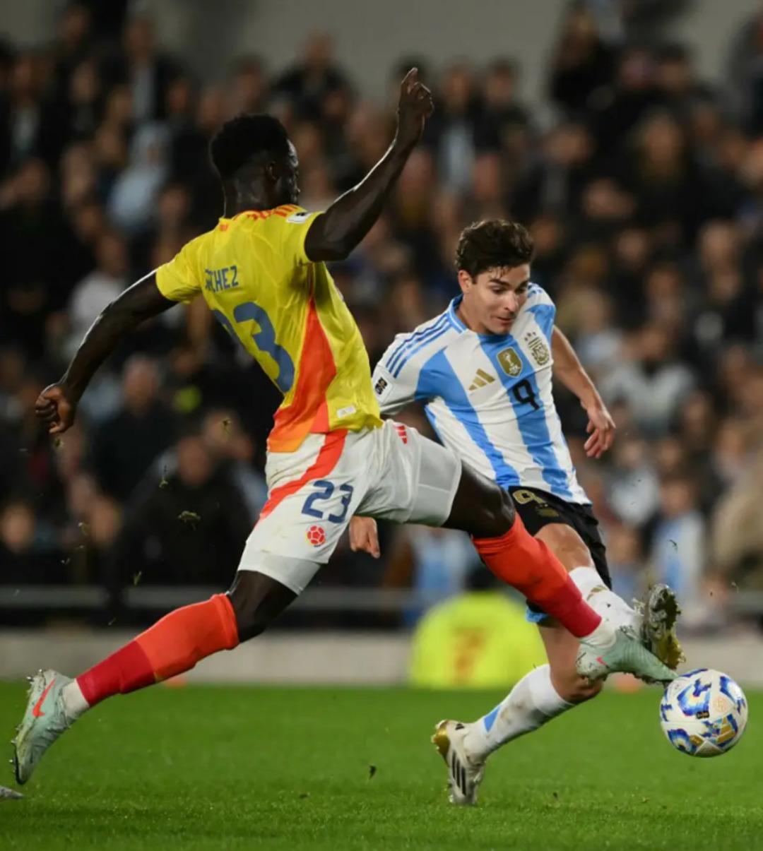 Okan Buruk transferde hedefi belirledi! Davinson Sanchez in milli takımdan partneri Jhon Lucumi Galatasaray yolunda... 3