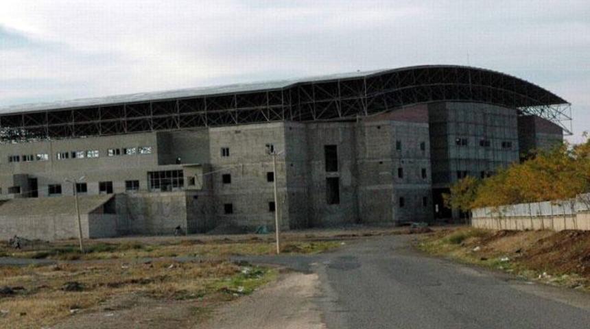 D.Bakır'a 7.500 kişilik salon!