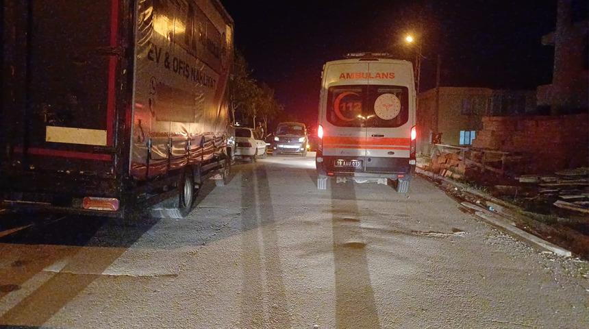 3 katlı binanın çatısında intihara kalkışan şahsı polis ikna etti