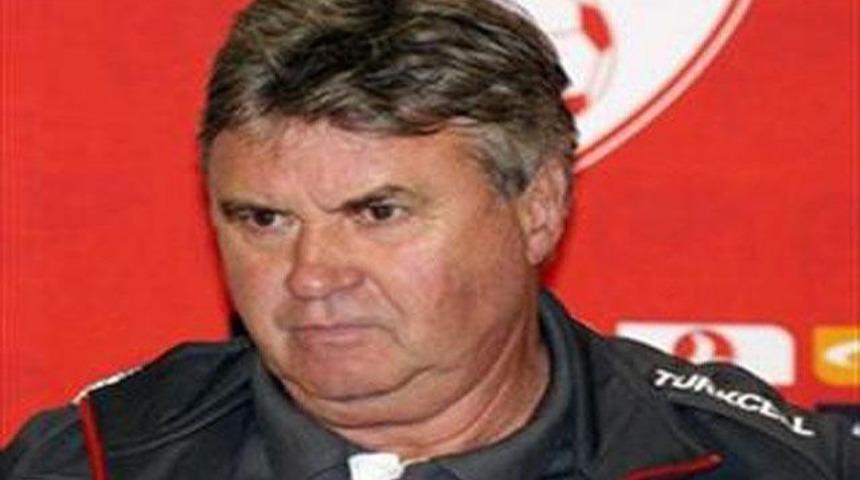 Hiddink'ten Engin'e sert uyarı!