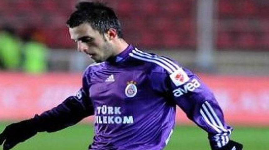 Emre &Ccedil;olak'ın burnu kırıldı!