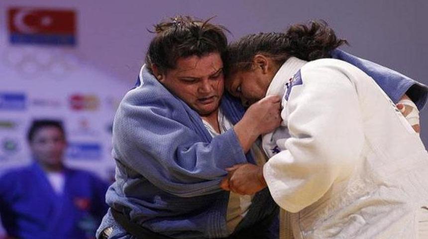 Belkıs'tan  g&uuml;m&uuml;ş madalya!