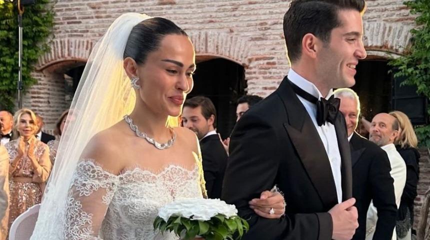 Kemal Gülman ve Feryal Gülman’ın oğlu Aslan Kemal Gülman evlendi! Mariam Mekhdieva’nın gelinliği tam not aldı