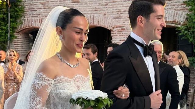 Kemal Gülman ve Feryal Gülman’ın oğlu Aslan Kemal Gülman evlendi! Mariam Mekhdieva’nın gelinliği tam not aldı