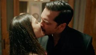 Haftalık 3,5 milyon TL kazanıyor! 2 dev anlaşma daha! Sete çıkıyor