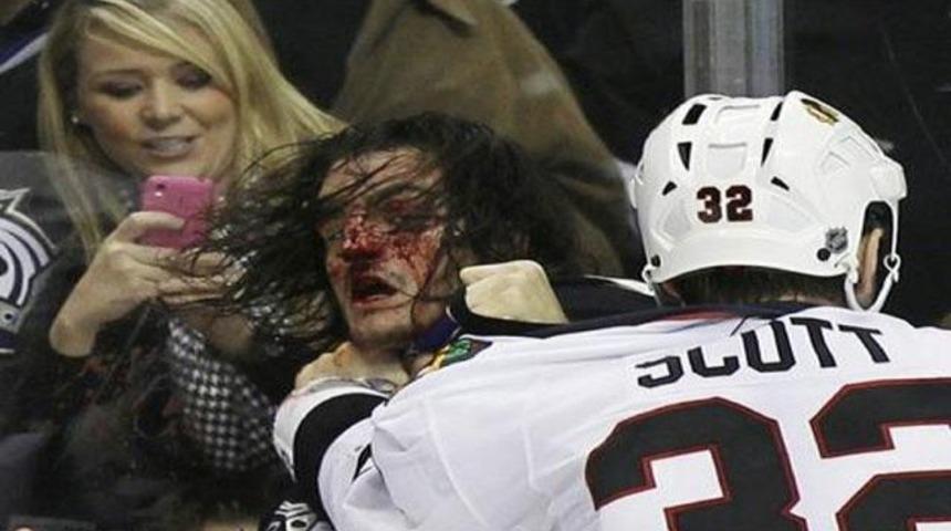 Sahada y&uuml;z&uuml;n&uuml; dağıttılar! (Video)