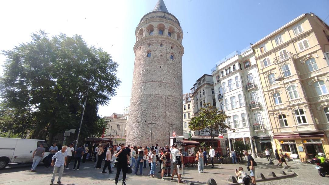 1200xauto Galata Kulesi'nde feci olay: 22 yaşındaki genç düşerek hayatını kaybetti!
