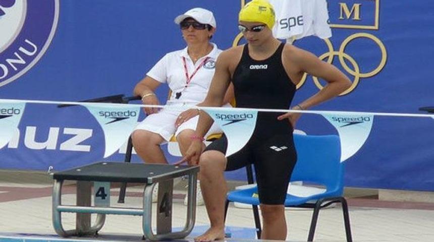 14 yaşındaki s&uuml;per y&uuml;z&uuml;c&uuml;!