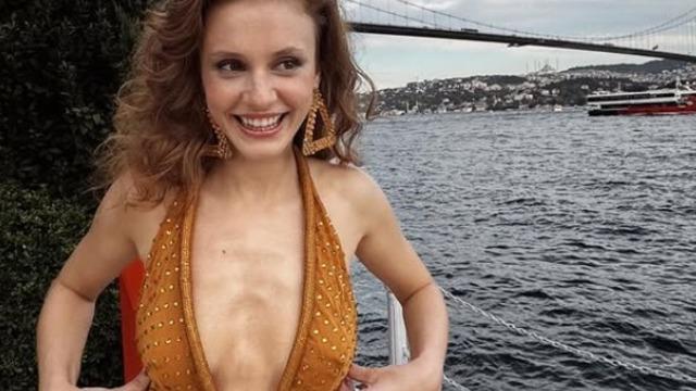 Sezonu açtı! Peş peşe bikinili pozlar...