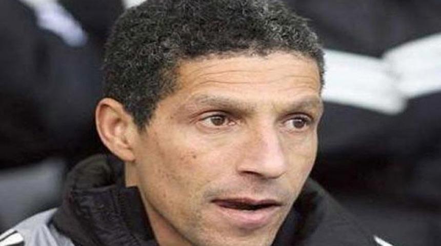 Newcastle hocasını kovdu!