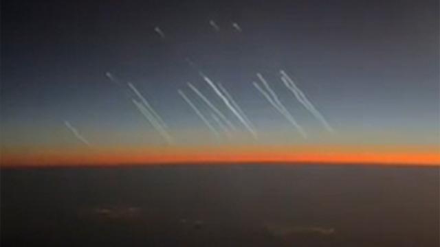 Şavaşın izleri uçaktan görüldü! Ekonomi sınıfı füze görüntüsü: Göktaşı yağmuru gibi... 