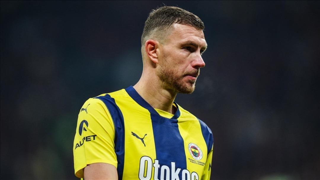 Fenerbahçe ile sözleşme yenilememişti! Edin Dzeko nun yeni adresi belli oldu... 2 yıllık anlaşma! 1