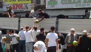 Resmen izdiham çıktı, 30 ton kapış kapış gitti!