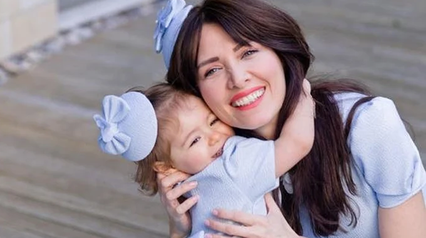 Nefise Karatay'ın kızı ilkokuldan mezun oldu! "Ne ara bu kadar büyüdün"