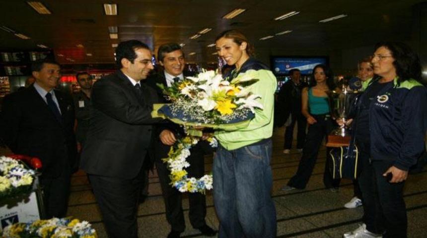 Şampiyon yurda d&ouml;nd&uuml;!