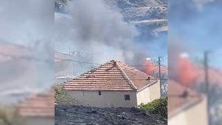 Malatya'da ot yangınında alevler ağır hasarlı evlere sıçradı