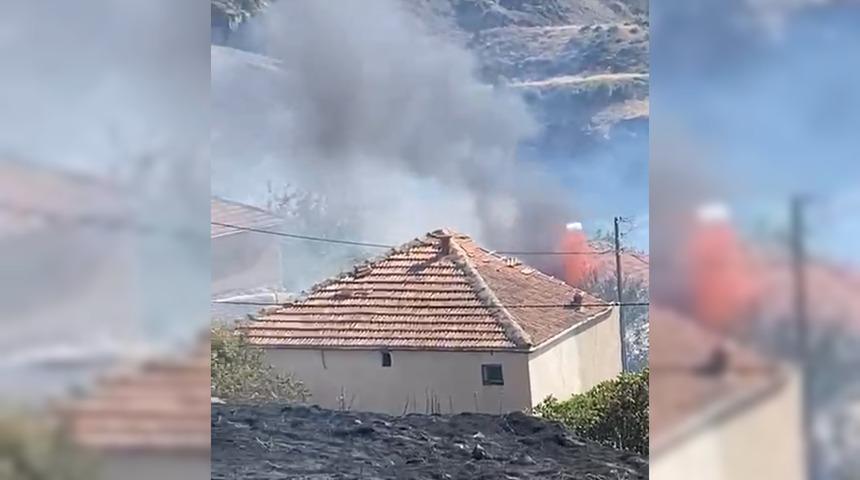 Malatya'da ot yangınında alevler ağır hasarlı evlere sıçradı