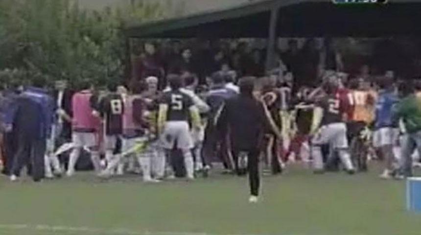 Olaylı derbide iki g&ouml;zaltı!