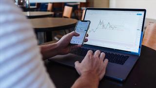 Patronu tarafından 817 bin TL dolandırıldı! Kredi notunu yükseltelim bahanesiyle aldığı telefonda kendini zengin etti...