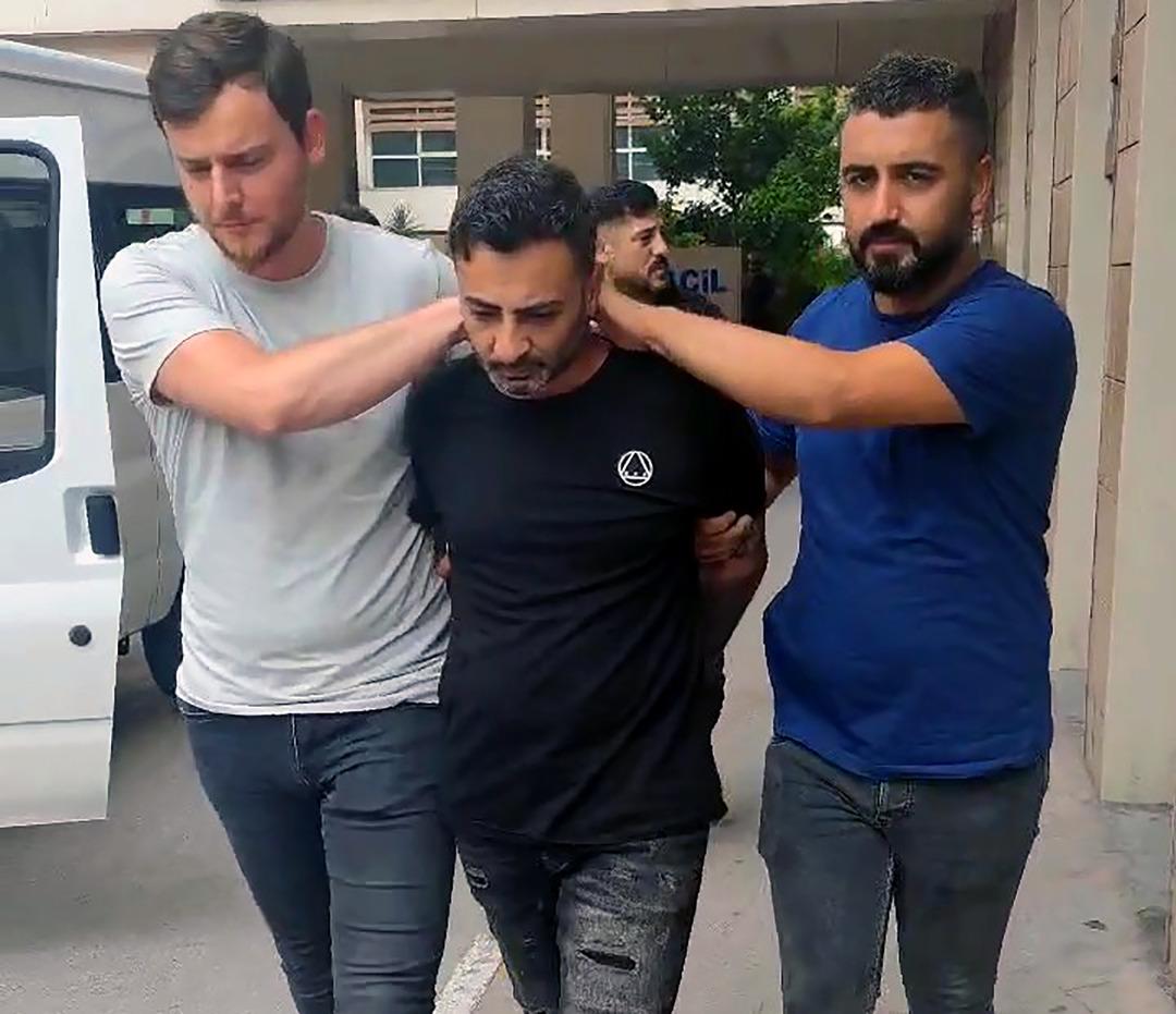 1200xauto Polise sahte kimlik gösterdi: Cezaevi firarisinin oyununu parmak izi bozdu!