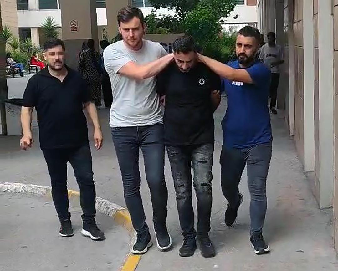 1200xauto Polise sahte kimlik gösterdi: Cezaevi firarisinin oyununu parmak izi bozdu!