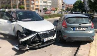 Eskişehir’de 3 araca çarparak durabilen cipin sürücüsü yaralandı