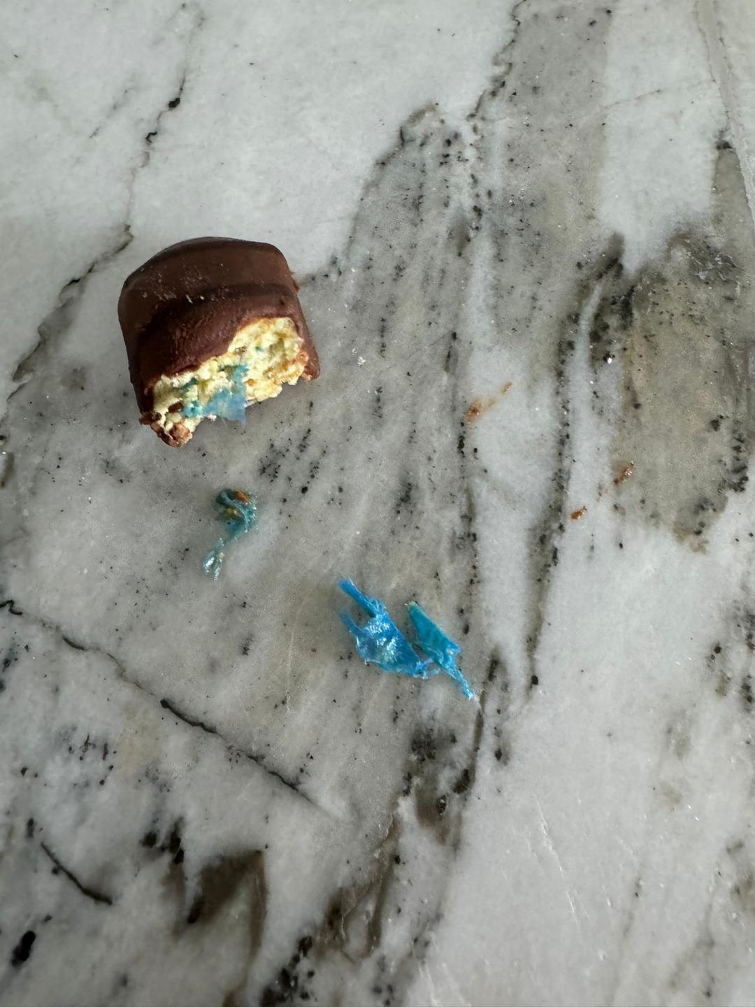 Dubai çikolatası skandalı: Küçük çocuk felaketten son anda döndü! İçinden plastik çıktı... 1