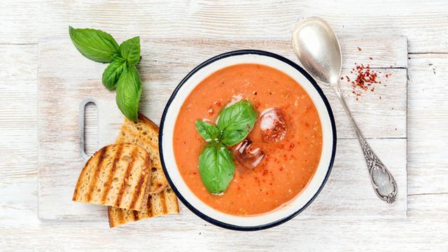 Bu 3 çorba trend oldu: 10 dakikada hazır soğuk yaz çorbaları! Serinleten lezzetler mutfakta sizi bekliyor