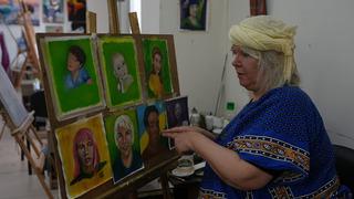 Kitap karakteri tuvale can verdi! Kadın yazar, kitaplarının karakterlerini tuvale taşıdı