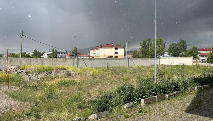 20398481-700x400 Diyadin'de dolu yağışı