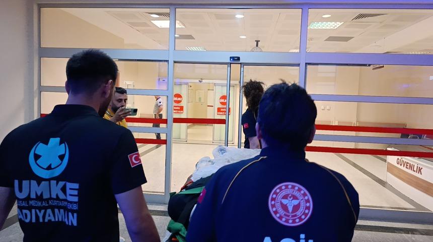 Adıyaman'da şarampole devrilen hafif ticari araçtaki 1 kişi hayatını kaybetti