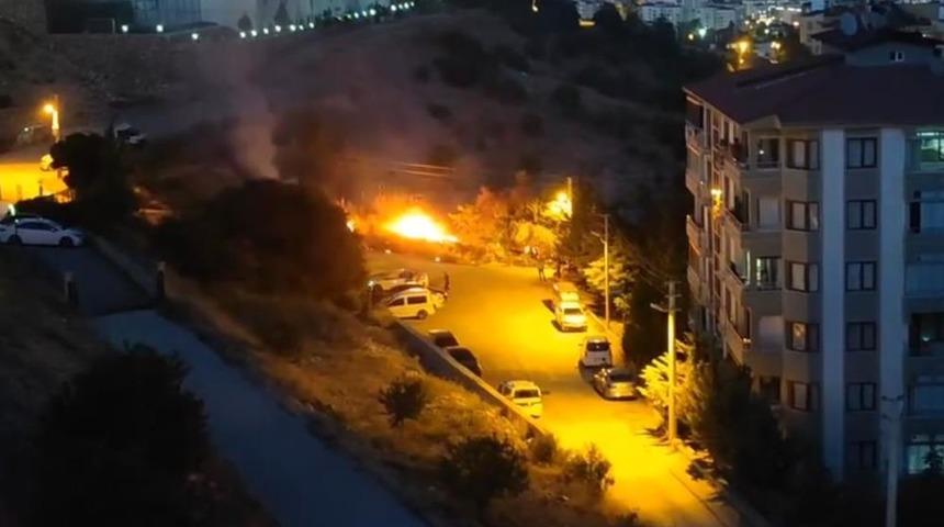Elazığ’da yerleşim bölgesinde çıkan otluk alan yangınına müdahale edildi