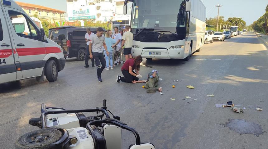 Serik’te otobüs ile elektrikli motosiklet çarpıştı: 2 yaralı