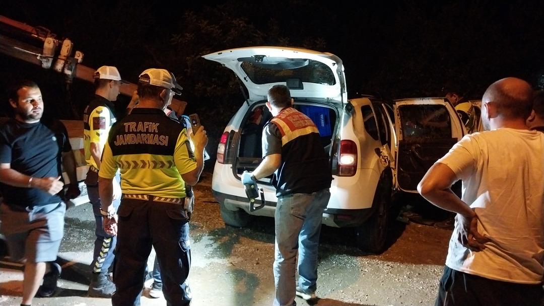 1200xauto Antalya'da yürek yakan kaza: Araçtan çıkamadılar, can verdiler!