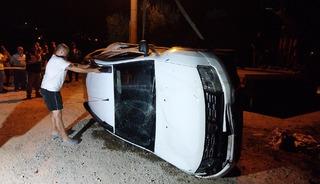 Araçtan çıkamadılar, can verdiler!