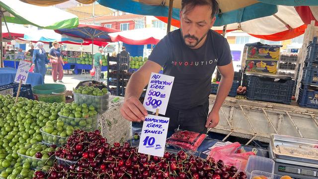 'Tanesi 10 TL' etiketi tartışma yarattı! CHP'li ismin paylaşımı sonrası esnaftan yanıt 'Sadece önlem aldık'