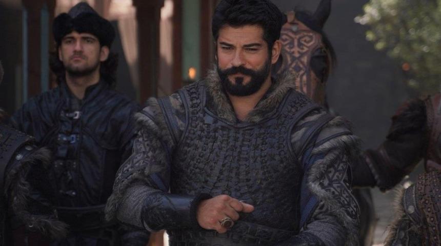 Dizisi sezon finali yapınca imaj tazeledi! Burak Özçivit'in yeni görüntüsü çok beğenildi! 'Gençleşti resmen'