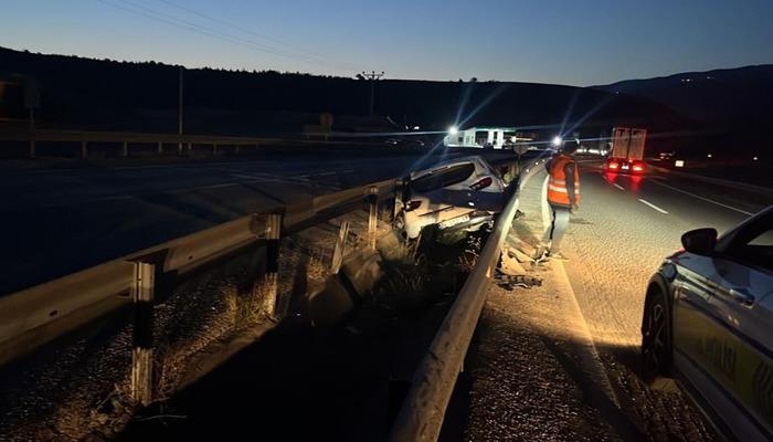 20402318-700x400 Kastamonu’da otomobil bariyerlere çarptı: 3 yaralı
